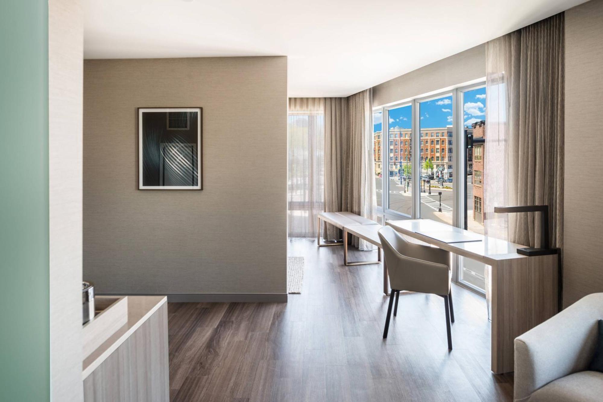 Ac Hotel By Marriott Boston Cleveland Circle Bagian luar foto
