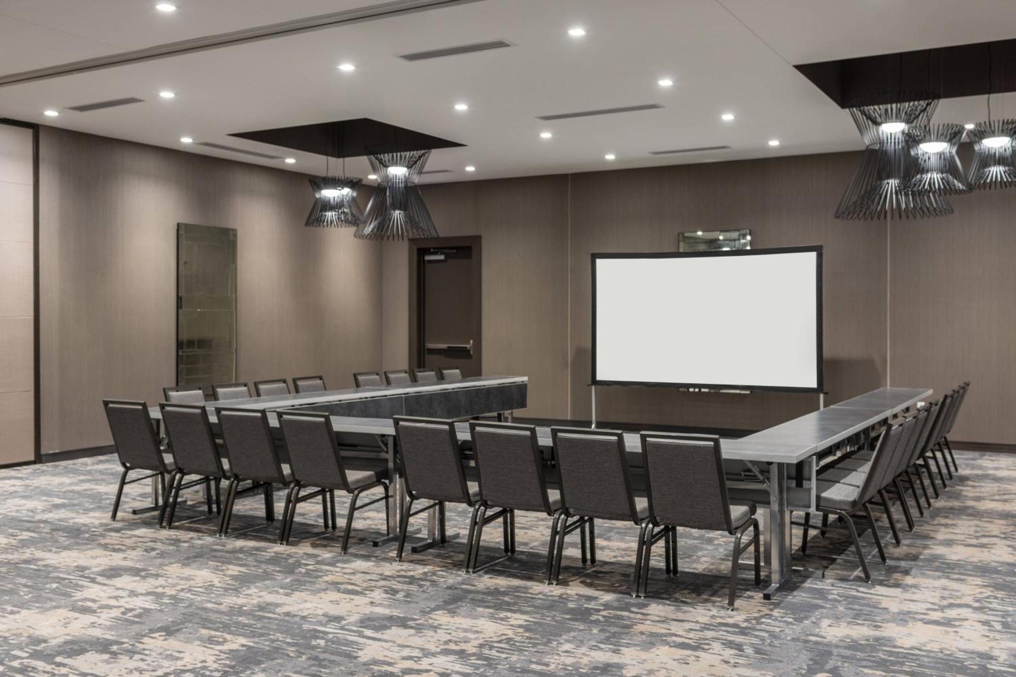 Ac Hotel By Marriott Boston Cleveland Circle Bagian luar foto