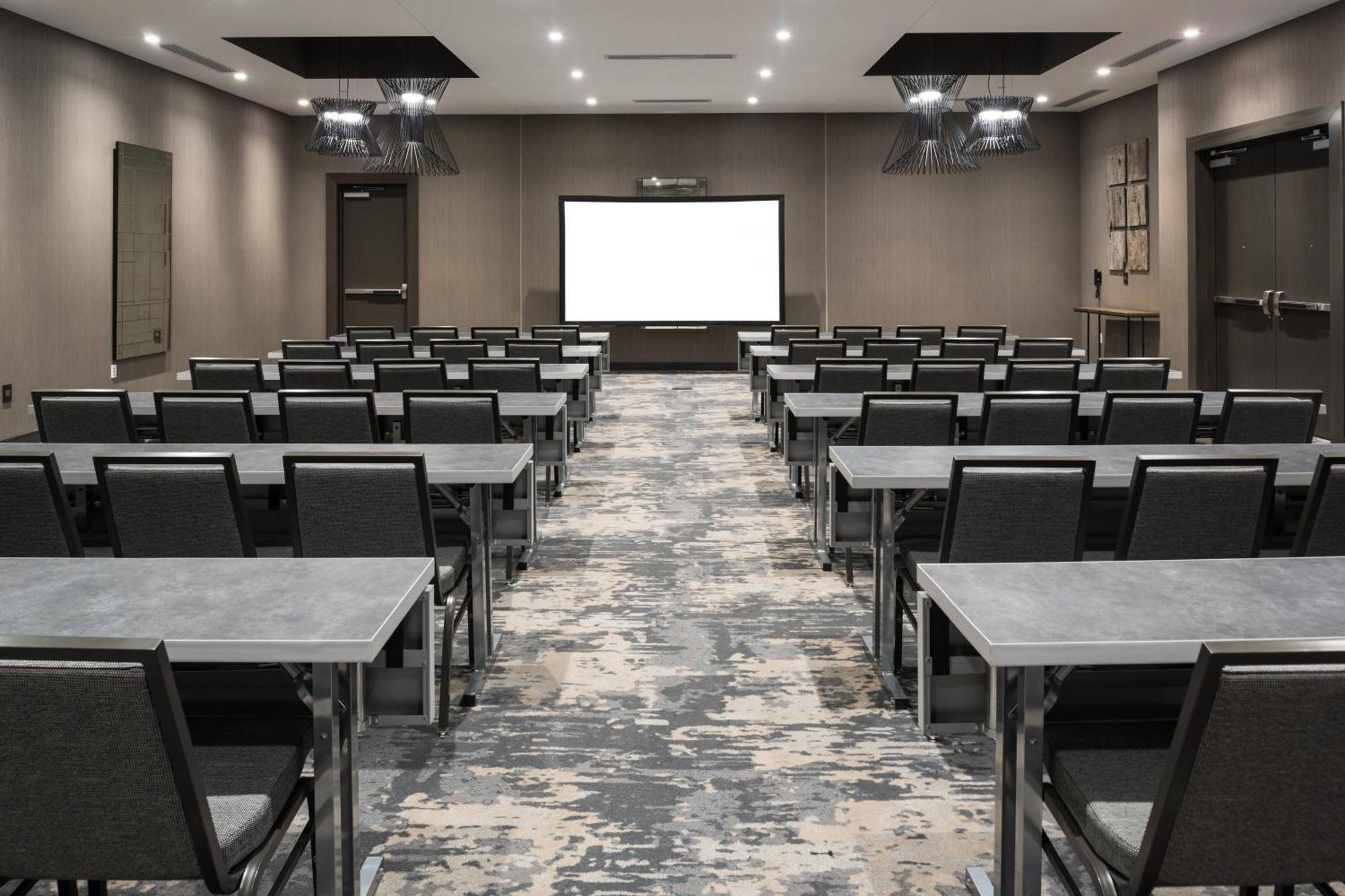 Ac Hotel By Marriott Boston Cleveland Circle Bagian luar foto