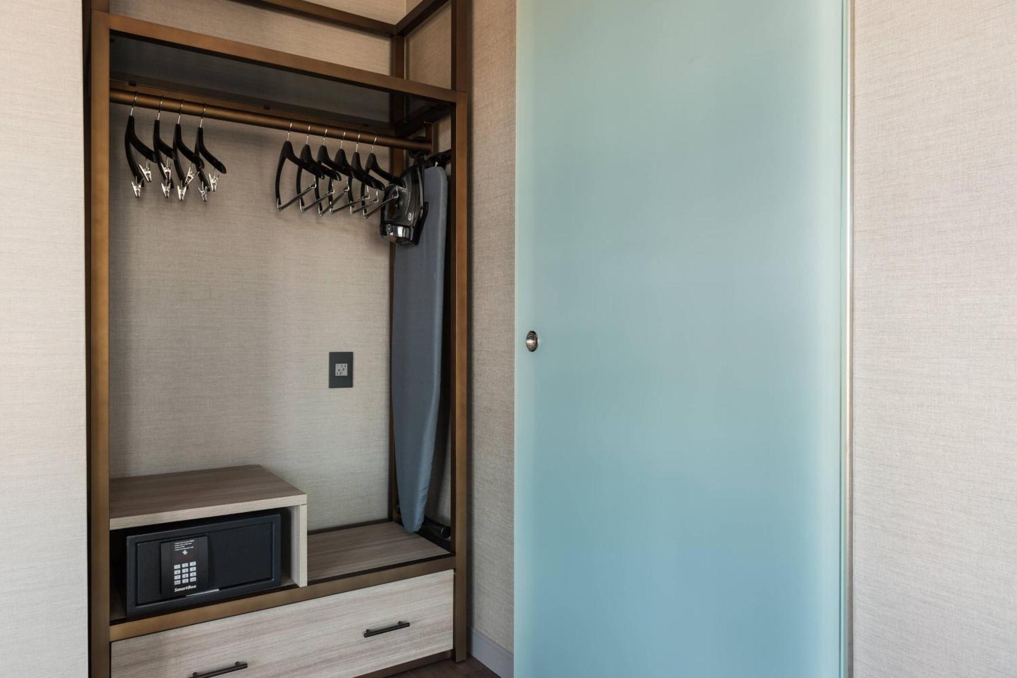 Ac Hotel By Marriott Boston Cleveland Circle Bagian luar foto