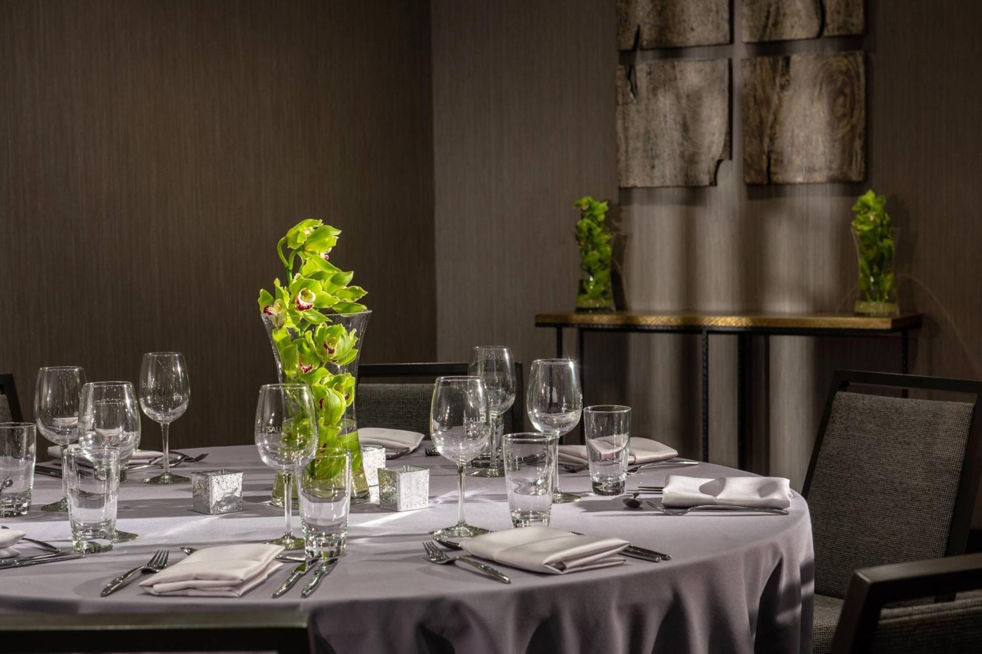 Ac Hotel By Marriott Boston Cleveland Circle Bagian luar foto