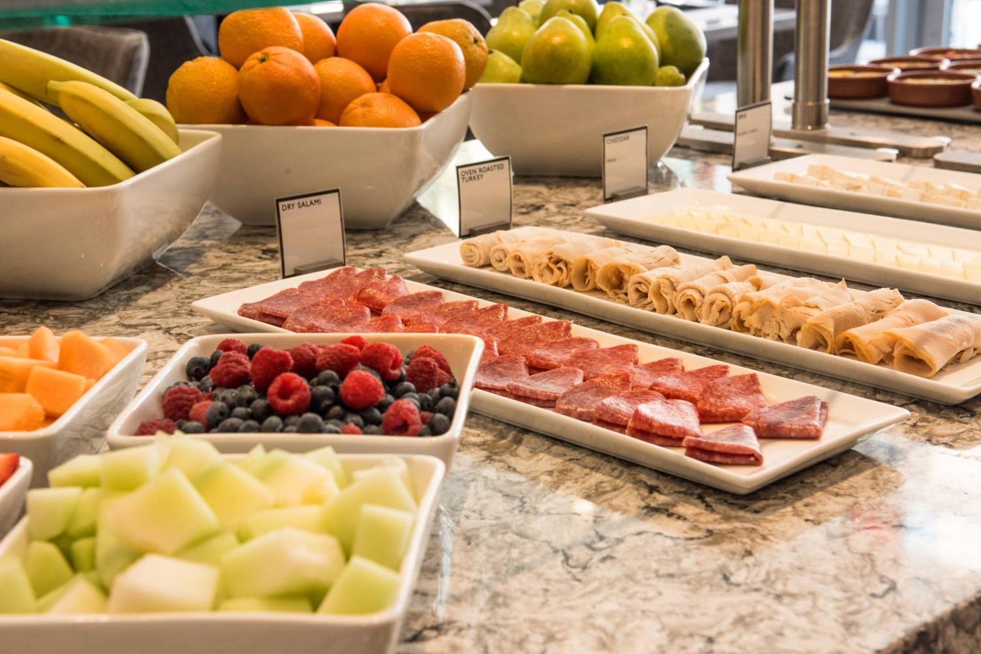 Ac Hotel By Marriott Boston Cleveland Circle Bagian luar foto