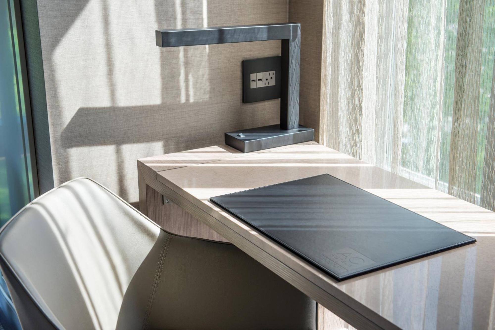 Ac Hotel By Marriott Boston Cleveland Circle Bagian luar foto