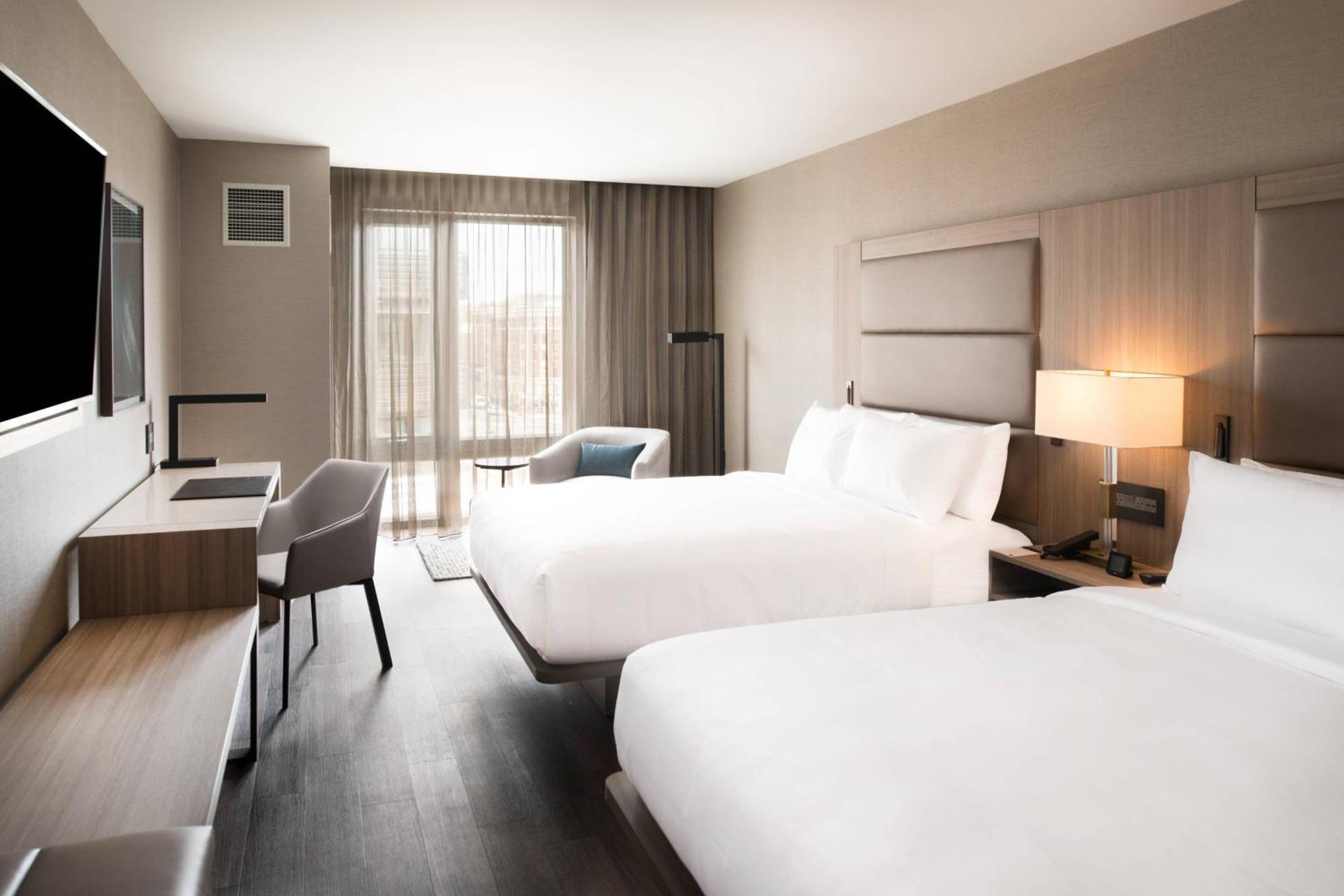 Ac Hotel By Marriott Boston Cleveland Circle Bagian luar foto