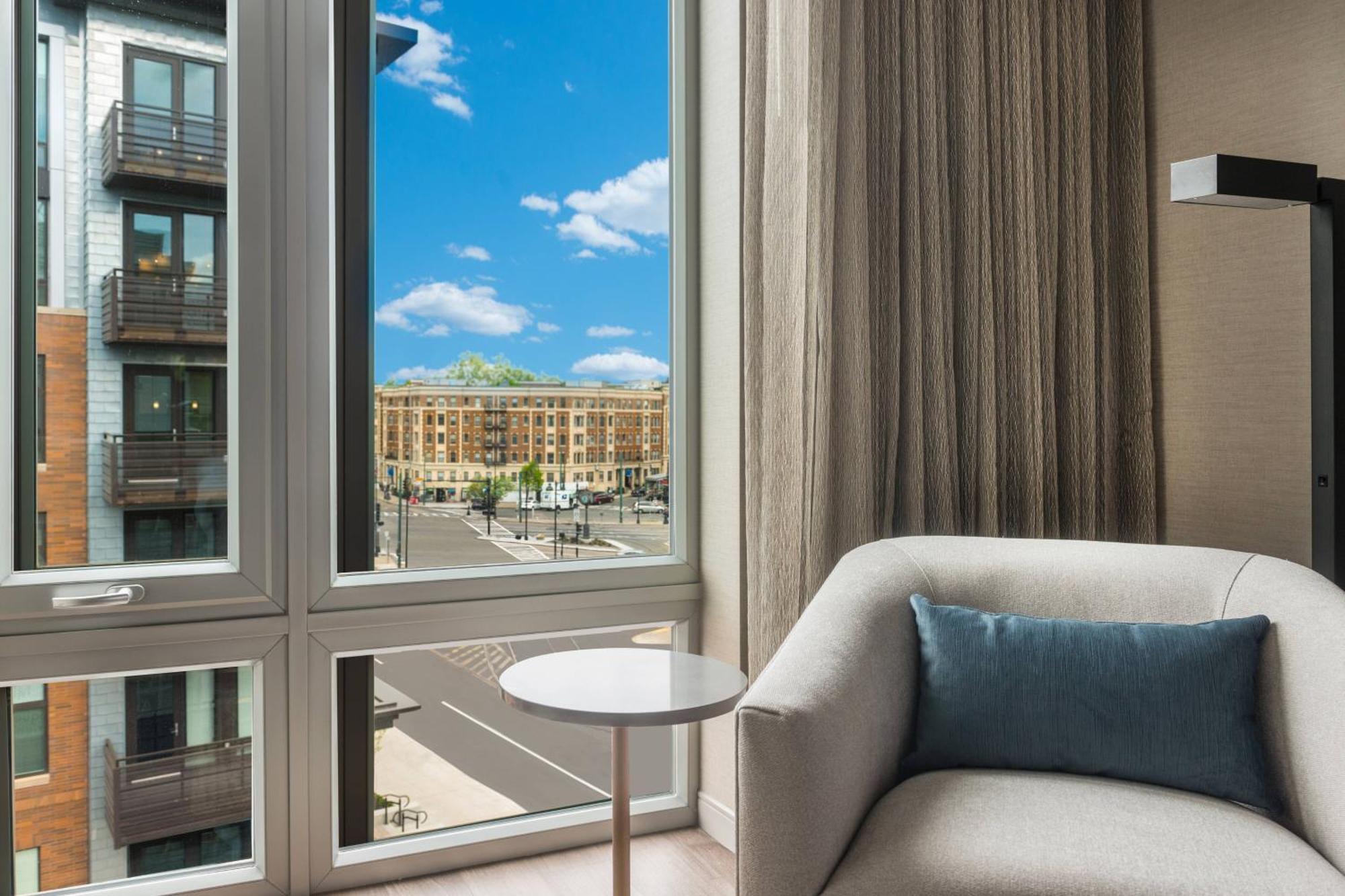 Ac Hotel By Marriott Boston Cleveland Circle Bagian luar foto