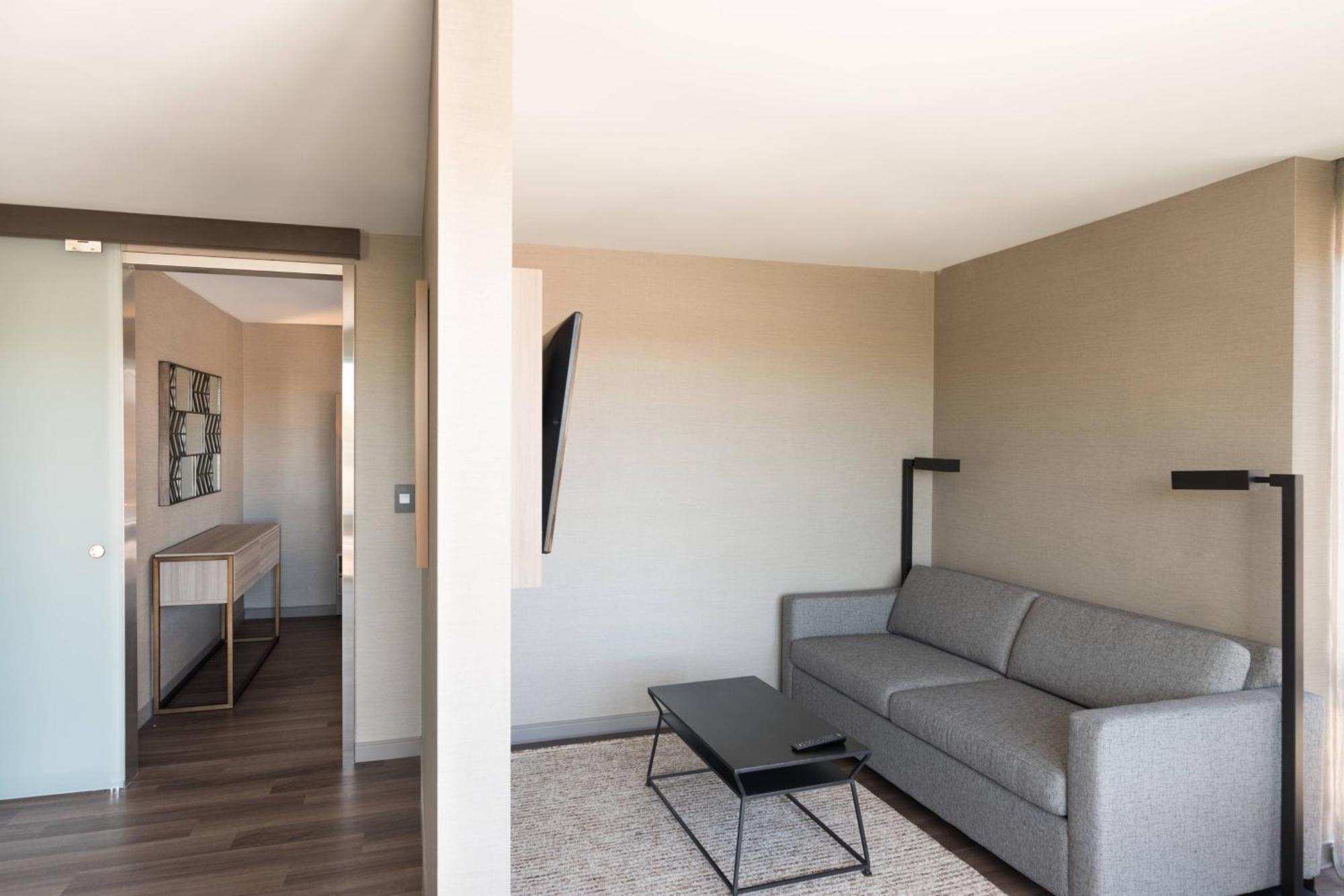 Ac Hotel By Marriott Boston Cleveland Circle Bagian luar foto