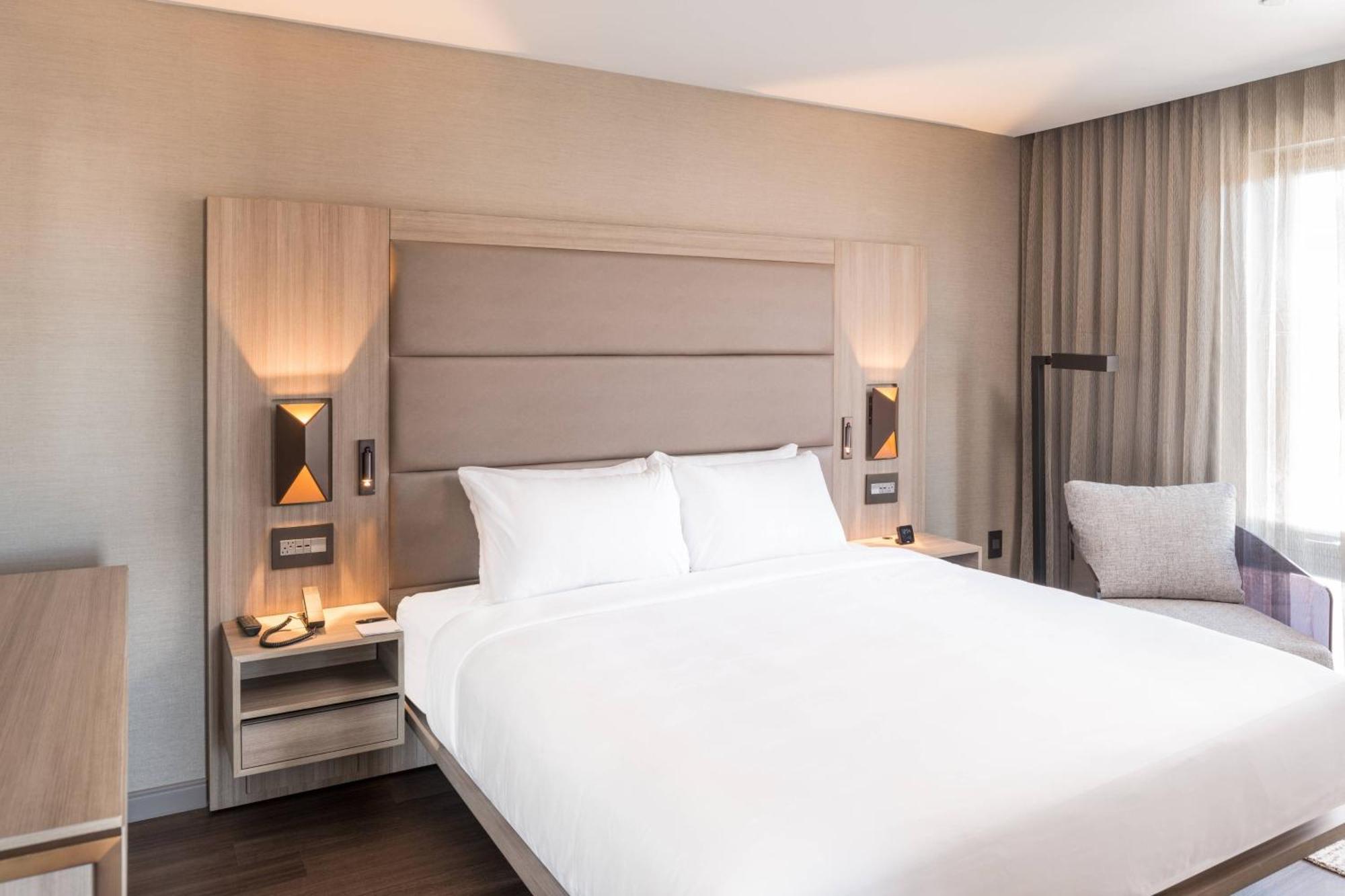 Ac Hotel By Marriott Boston Cleveland Circle Bagian luar foto