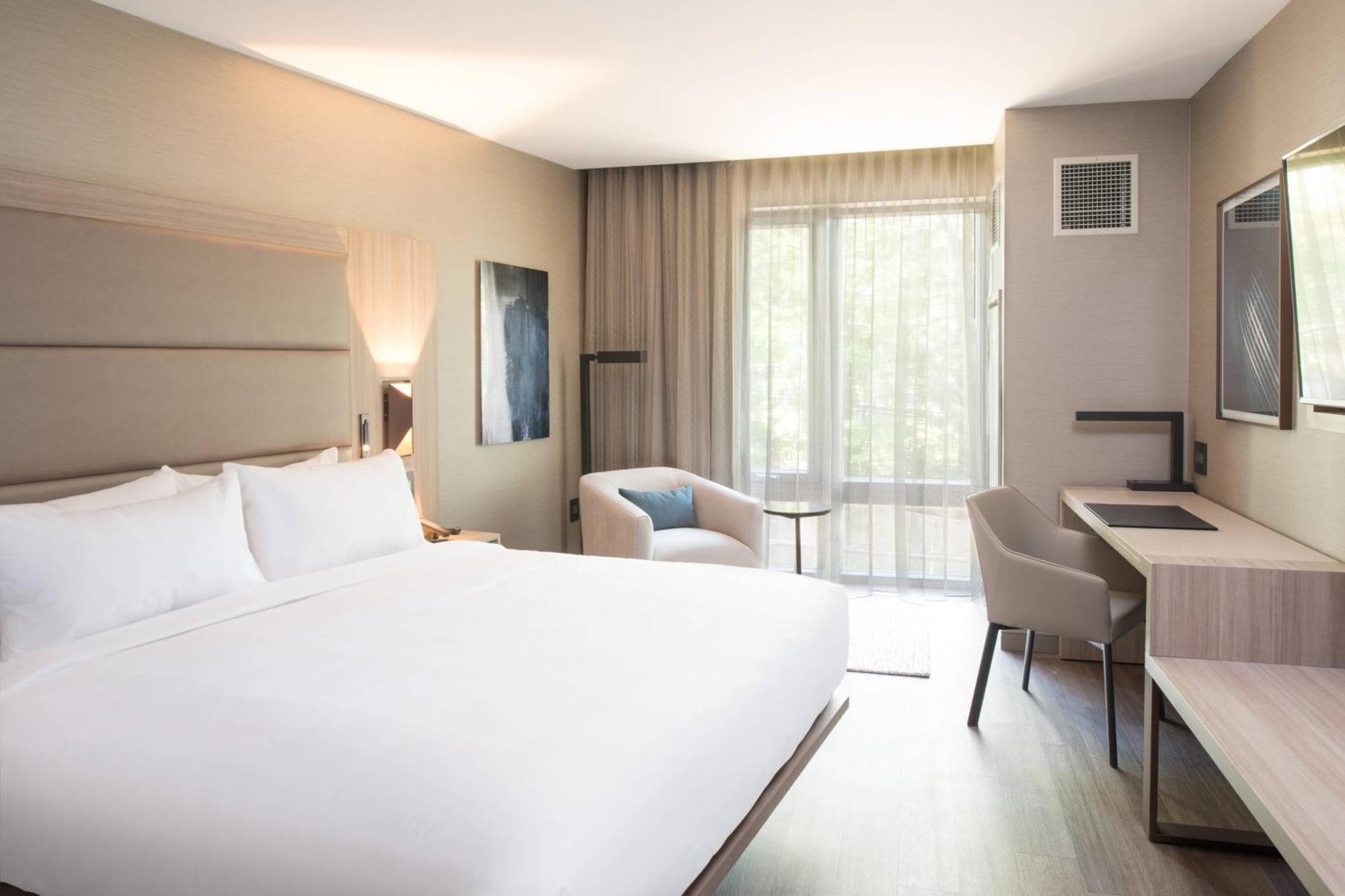 Ac Hotel By Marriott Boston Cleveland Circle Bagian luar foto